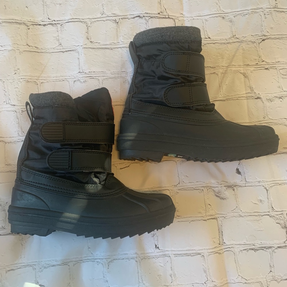 Boys Snow Boots (Size 2)